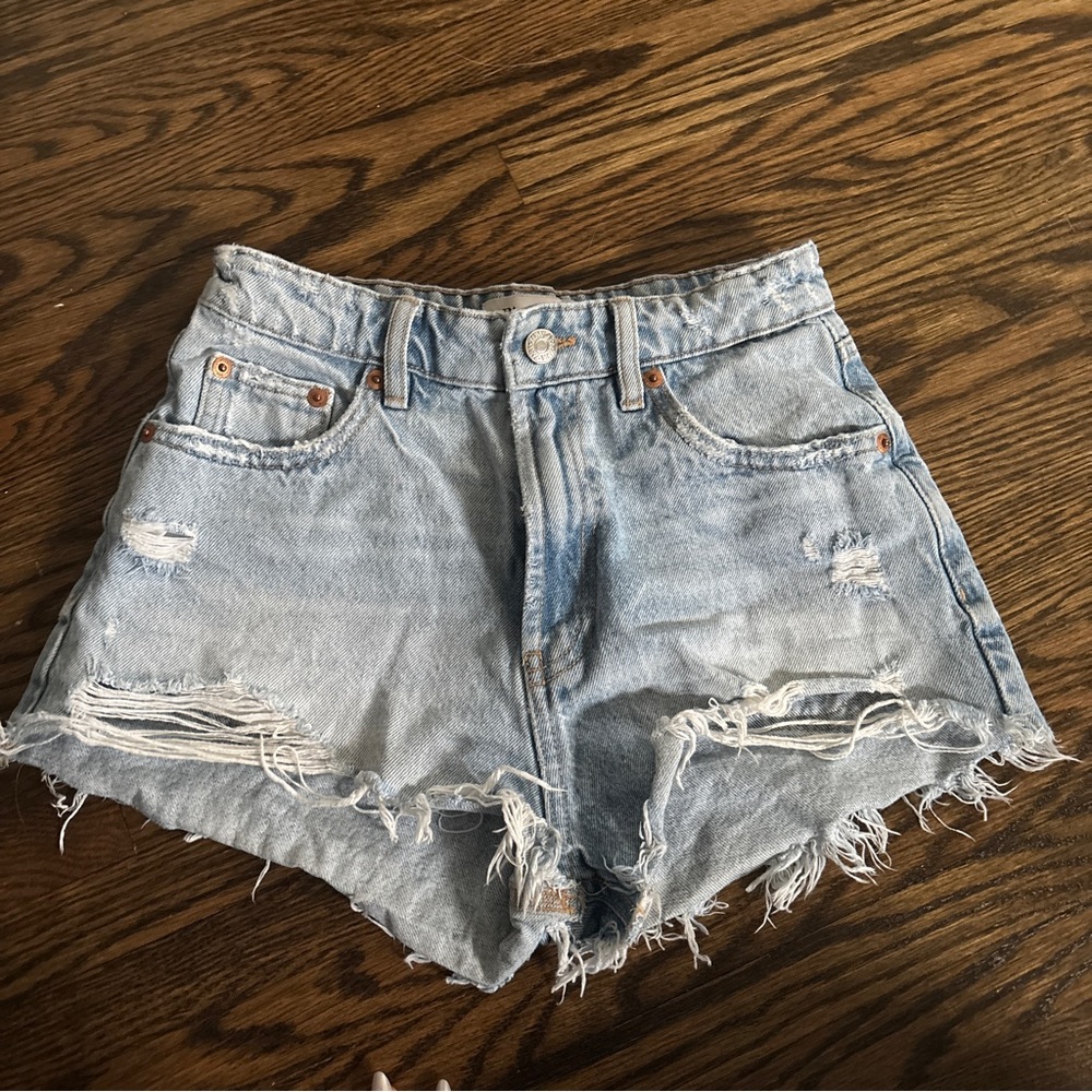 ZARA DENIM SHORTS SIZE 2 🔻